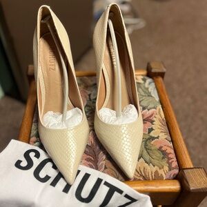 Schutz Sugar White Snake Embossed Lou Women's Pump size 8.5 4 inch  heels